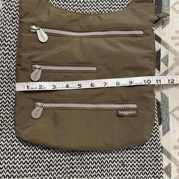Baggallini Crossbody Multi Zipper Brown Bag 
W/Adjustable Strap NWOT! - Picture 10 of 13
